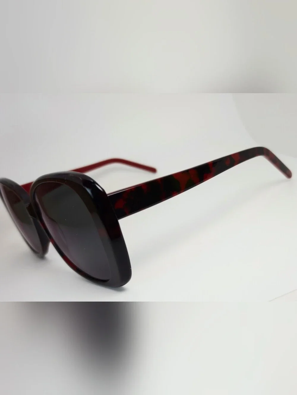 Marilyn. Oversized Women's Frame in Black and Red Tortoise.